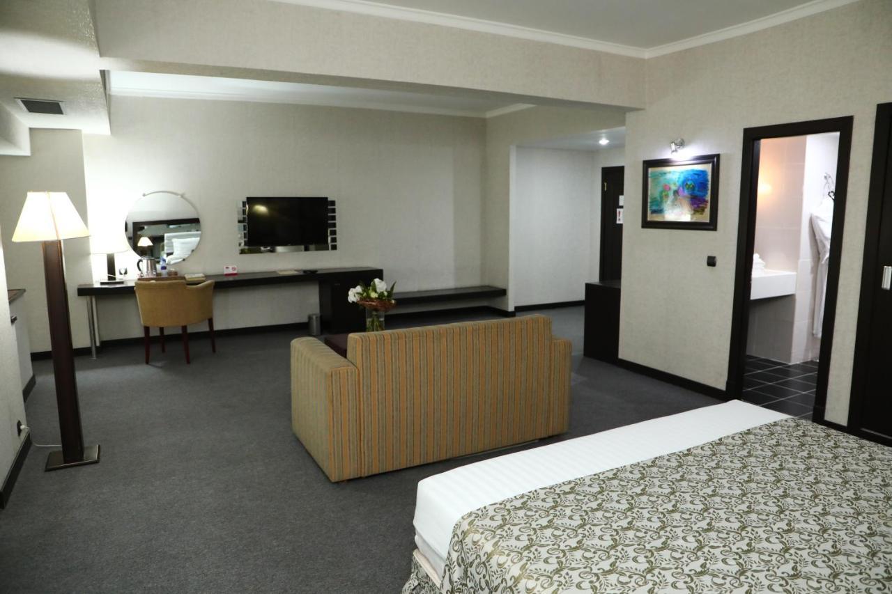 Le Grande Plaza Hotel Taskent Exterior foto